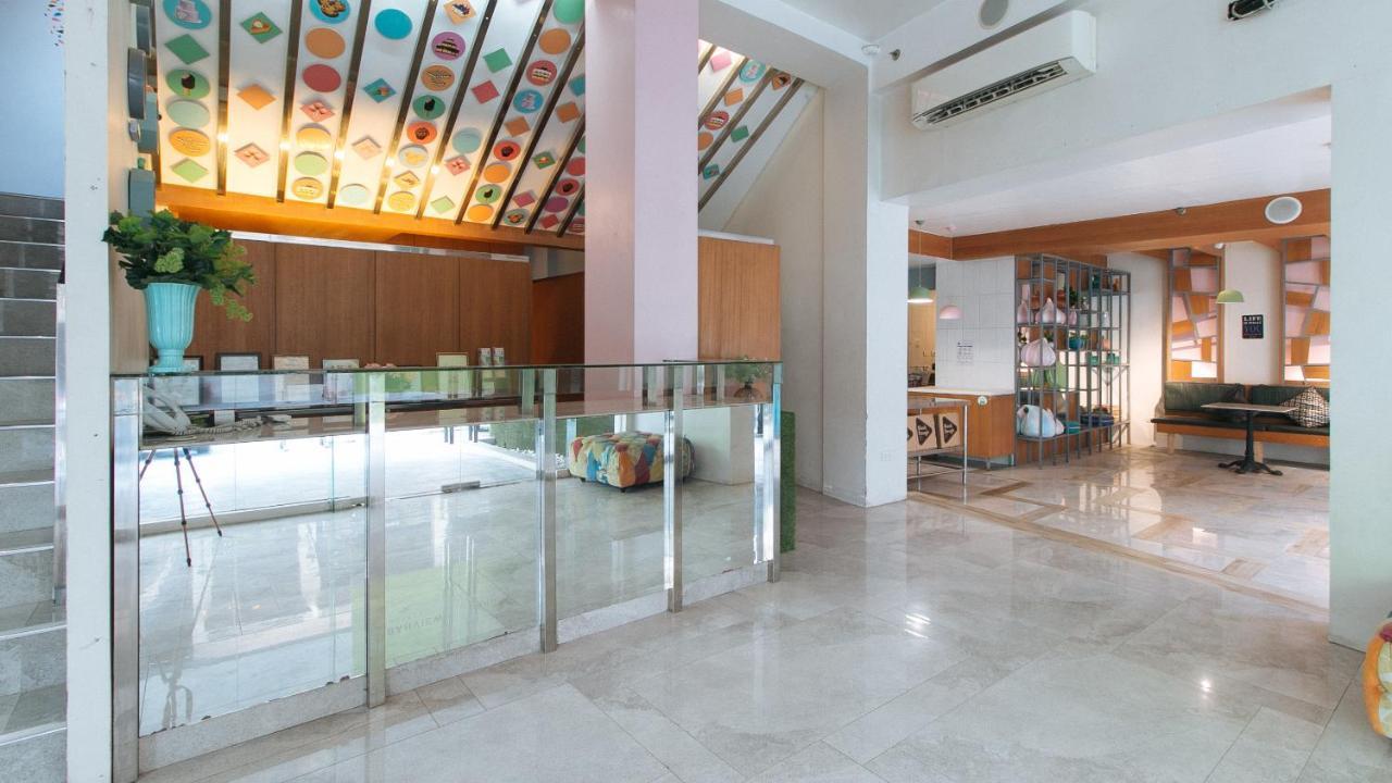 Urbanview At Lacson Street Bacolod City By Reddoorz Buitenkant foto