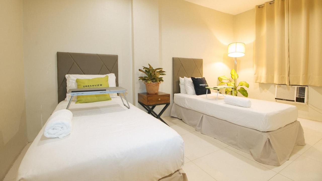 Urbanview At Lacson Street Bacolod City By Reddoorz Buitenkant foto