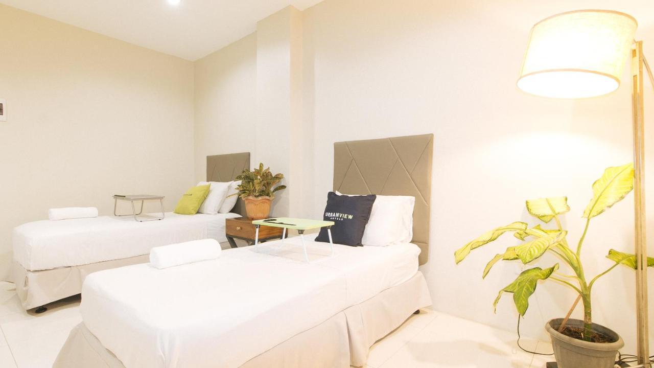 Urbanview At Lacson Street Bacolod City By Reddoorz Buitenkant foto