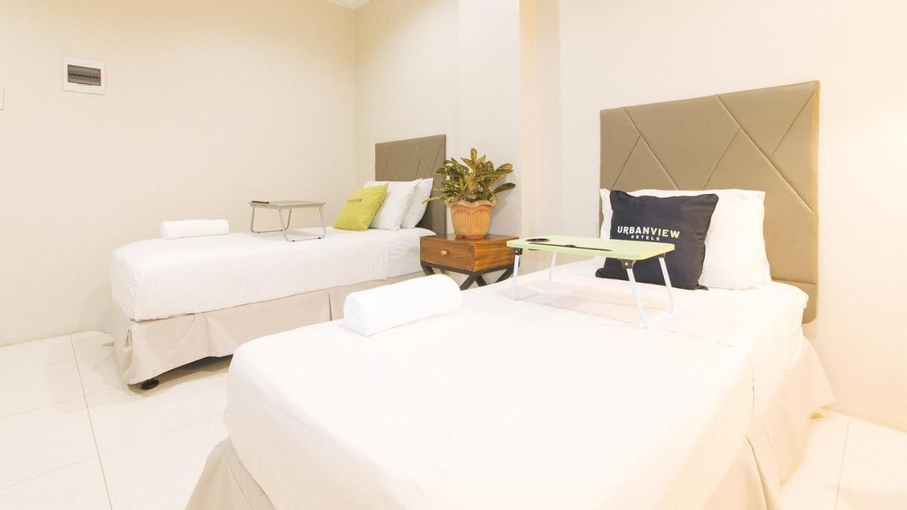 Urbanview At Lacson Street Bacolod City By Reddoorz Buitenkant foto