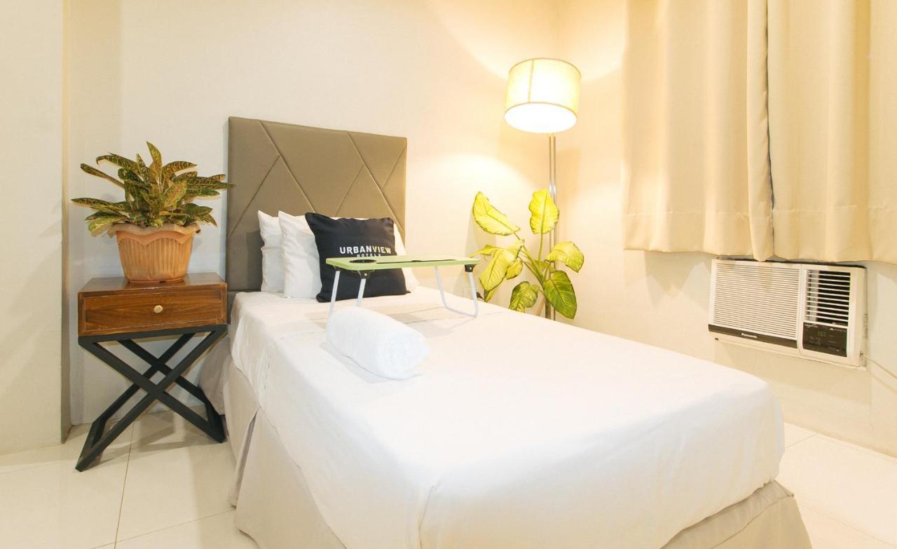 Urbanview At Lacson Street Bacolod City By Reddoorz Buitenkant foto