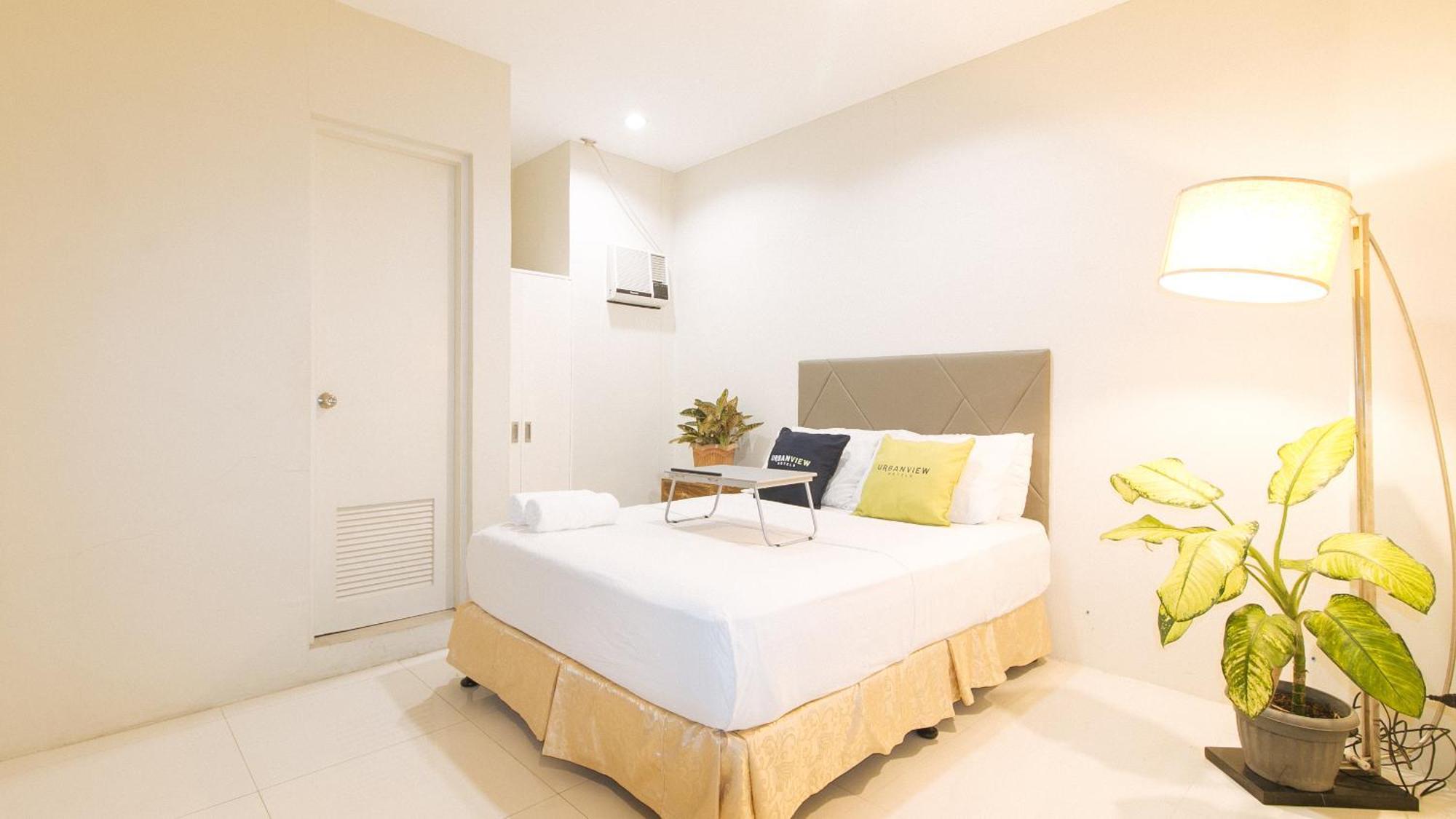 Urbanview At Lacson Street Bacolod City By Reddoorz Buitenkant foto